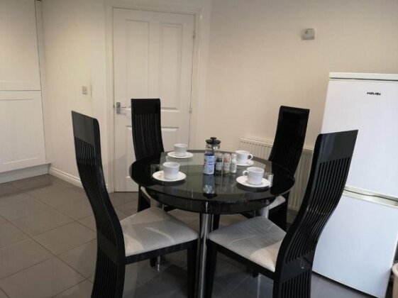 Nightingale Gardens - 4 Bed Detached House - Manchester - Photo3