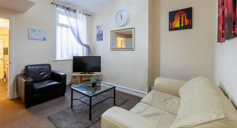 3 Bedroom Middlesborough Town Centre Town House - Photo2