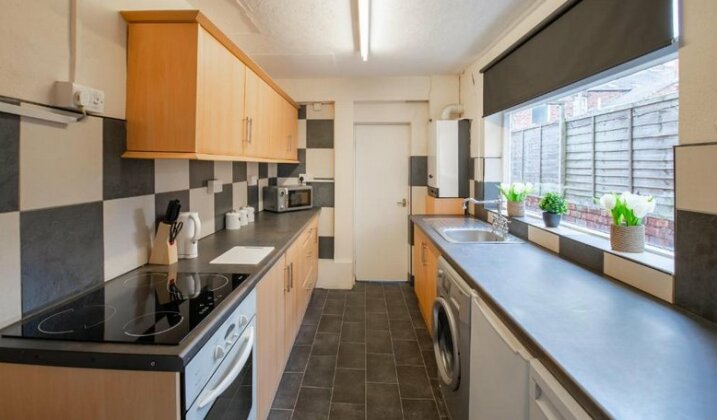 3 Bedroom Middlesborough Town Centre Town House - Photo3