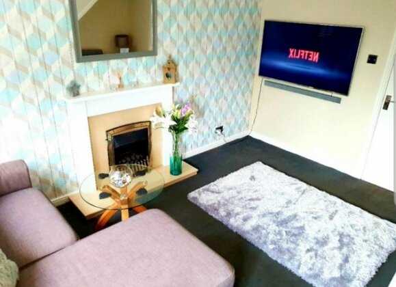 Wirral Home With Netflix 60in Tv Superfast Wifi Parking Near Lpool - Photo2