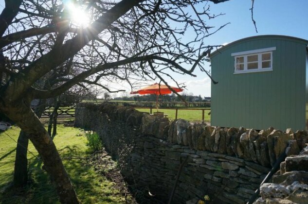 Shepherds Hut on a Cotswold Farm near Castle Combe - Photo5