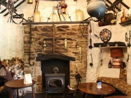 Trewern Arms Hotel - Photo2