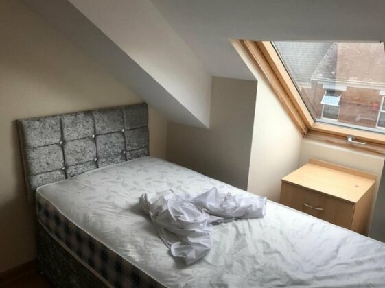 Remarkable 4-Bed Apartment - Photo2