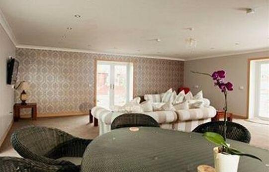 Birchwood House - Photo2