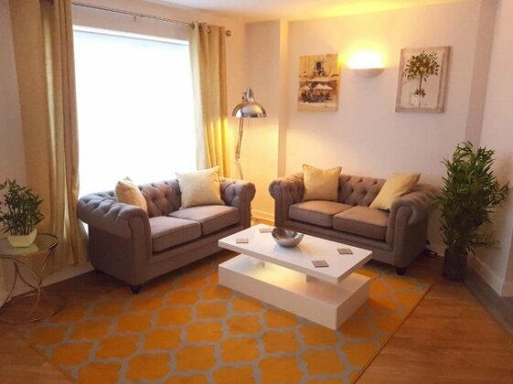 3 Bed Luxury Town Center Apartment With 50 Inch 4k Tv Netflix & Nowtv Ent Pass - Photo2