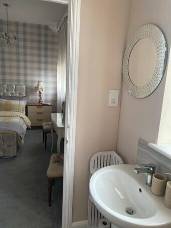 Upton Country Park Guest House - Photo3