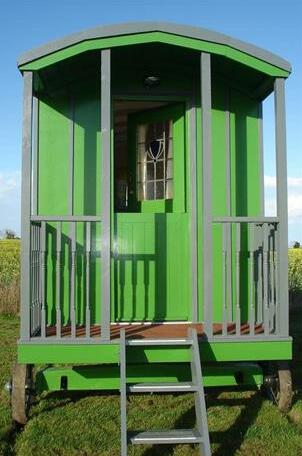 Shrublands Farm Shepherd's Hut - Photo2