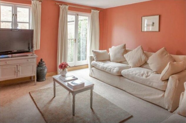 Colegate 4 Bed townhouse - Photo5