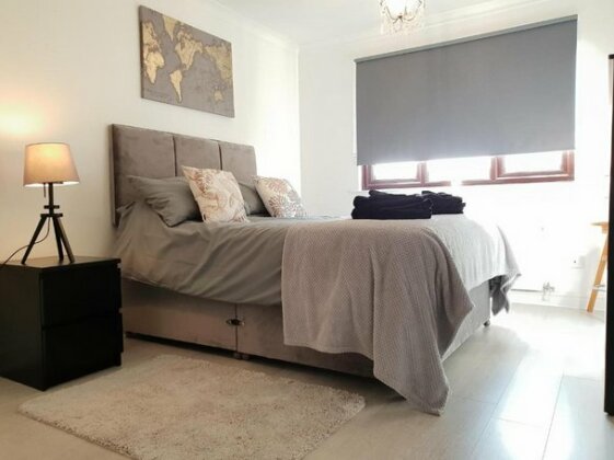 Contemporary 3 bedroom Stay - Photo2