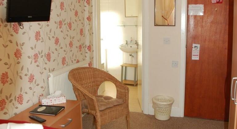 St Edmunds Guest House - Photo3