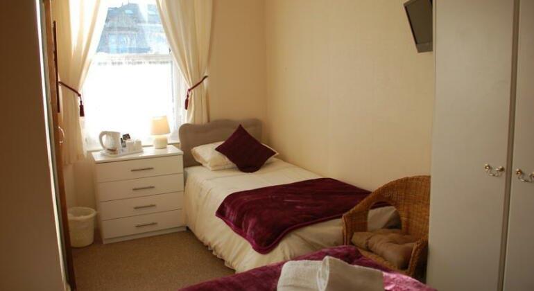 St Edmunds Guest House - Photo5