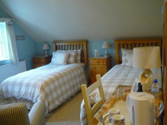 White Cottage Bed and Breakfast - Photo4