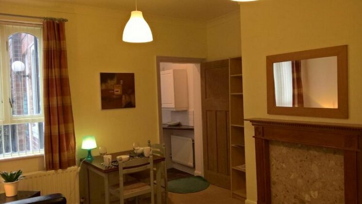 Apartment with Outside Patio and Car Space - Photo2