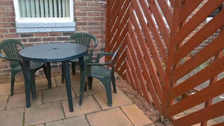Apartment with Outside Patio and Car Space - Photo4