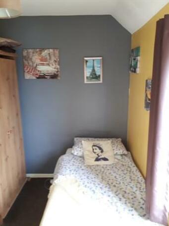 Homestay in Plymouth near Plymouth Parkway Football Club - Photo3