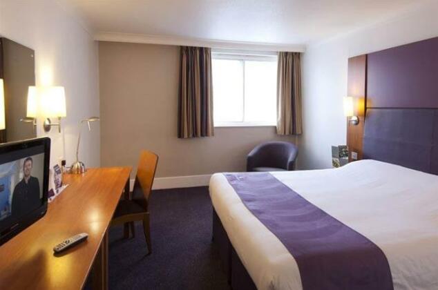 Premier Inn Pontypool - Photo5