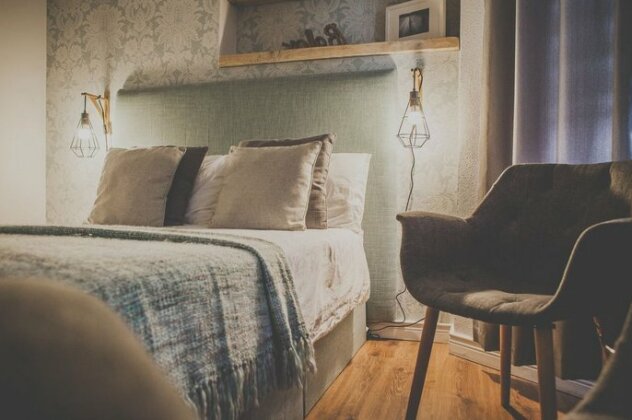 Antique House Portrush - Photo5
