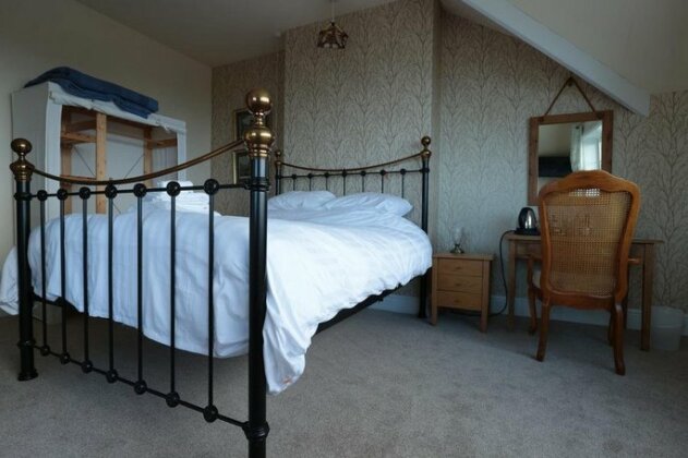 Ravenscar House Bed & Breakfast - Photo2