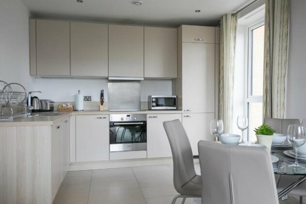 Cygnet House Kennet Island Serviced Apartment by Ferndale - Photo3