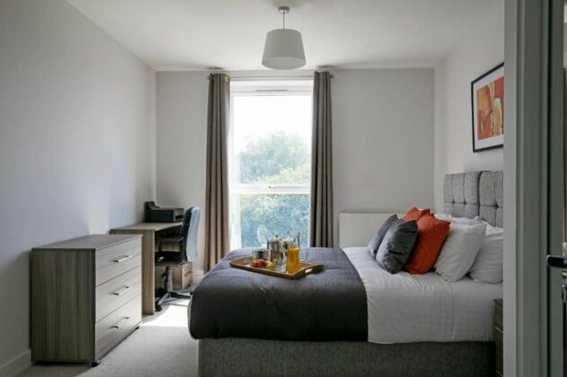 Cygnet House Kennet Island Serviced Apartment by Ferndale - Photo4