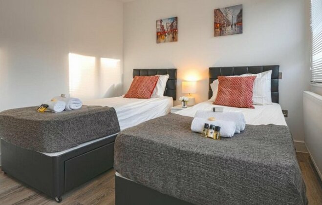 Reading Central Serviced Apartment - Photo3