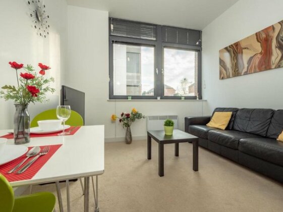 Reading College Serviced Apartment - Photo3