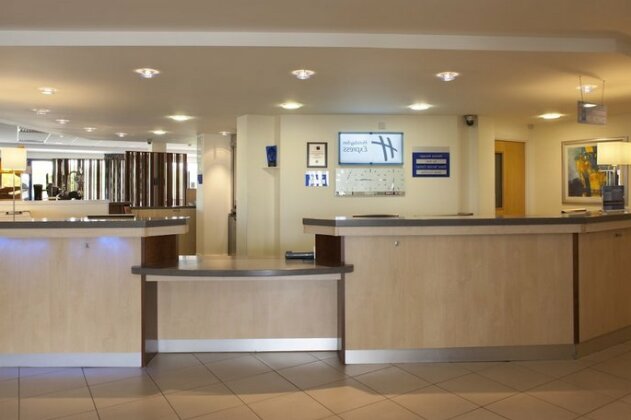 Holiday Inn Express Cardiff Airport - Photo3
