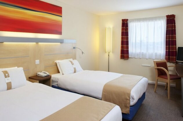 Holiday Inn Express Cardiff Airport - Photo4