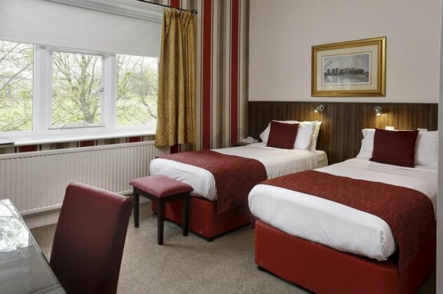 Broadfield Park Hotel - Photo2