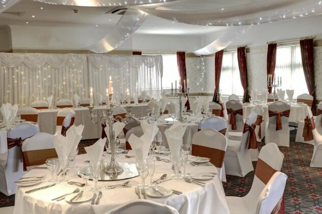 Broadfield Park Hotel - Photo4