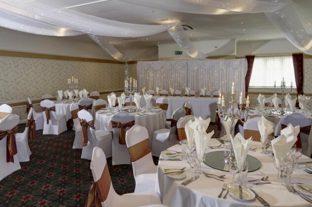 Broadfield Park Hotel - Photo5