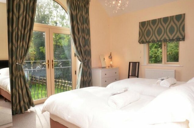 Cotswolds Valleys Accommodation - Stony House - Exclusive use spacious four bedroom holiday home - Photo2