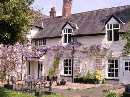 Plas Efenechtyd Cottage B&B