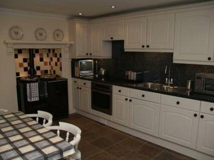 Ferry Steps Cottage Sleeps 8 - Photo5