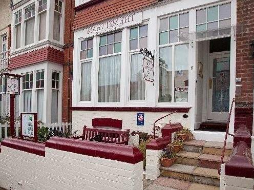 The Meltham Guest House - Photo2