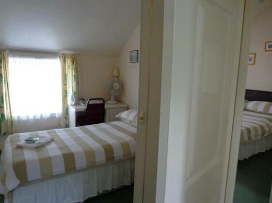 The Phoenix Guest House - Photo5