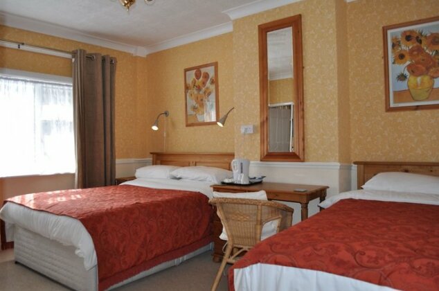 The Russell - Photo5