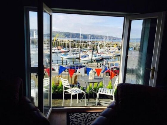 Waterfront Apartment Scarborough - Photo2