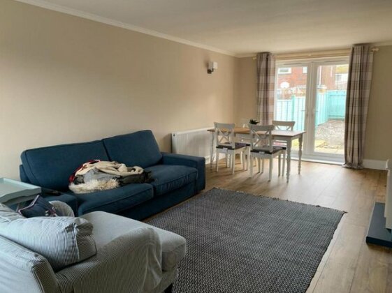 Newly Renovated & Spacious House - Photo3