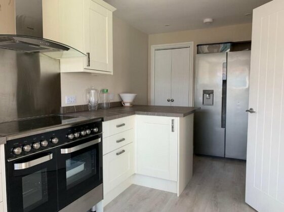 Newly Renovated & Spacious House - Photo4