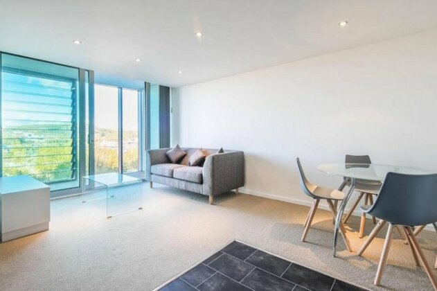 2br Beautiful Apartment In Sheffield City Centre - Photo3