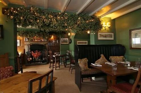 The Fox and Hounds Country Inn - Photo2