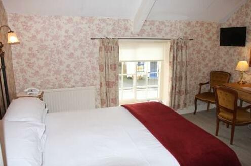 The Fox and Hounds Country Inn - Photo5