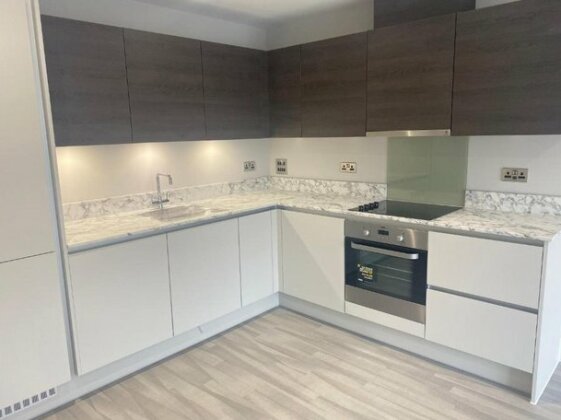 Brand new luxury serviced apartment 7mins to Windsor - Photo4