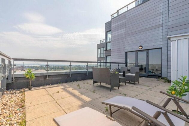 London In 18 Mins - Private Roof Terrace - Free Parking - Photo4