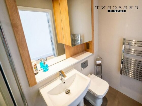 Luxury Slough Apartment - Photo3