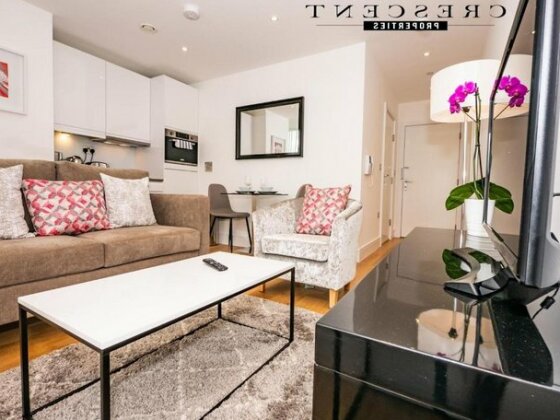 Luxury Slough Apartment - Photo4