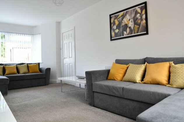 Luxury 3 Bed House - 10 Minutes from NEC/Airport - Photo3