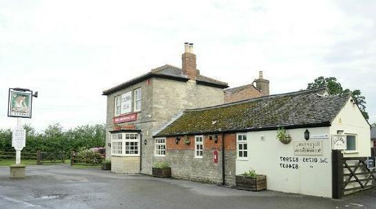 The Carpenters Arms South Marston - Photo3