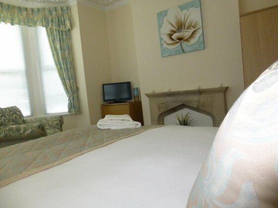 Number 10 Self Catering - Photo5